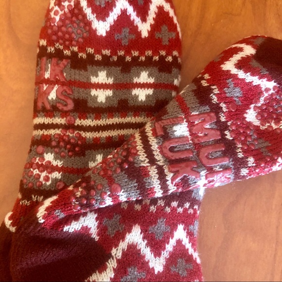 NWT✨ Muk Luks Fuzzy Soft Slipper Knit Socks Grips - Picture 3 of 4